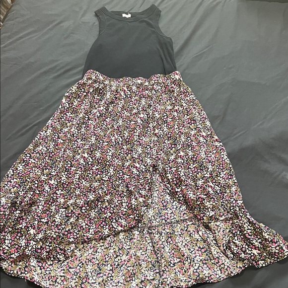 Ardene Duo Floral Asymmetrical Hem Ruffle Skirt and Basic Black Top - Size L - Picture 8 of 16